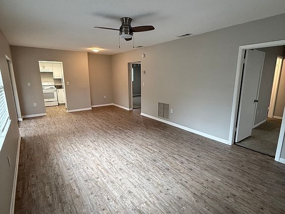 4th image of 3305 Camelot Dr #A5