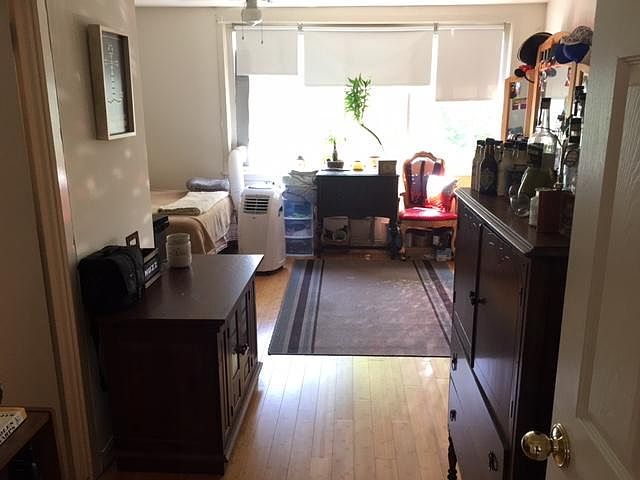 2nd image of 1032 Pine St APT 3
