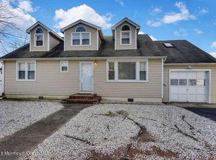 102 Barnegat Beach Dr, Waretown, NJ 08758