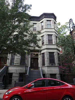 Rented by Perry Associates NYC Inc | media 18