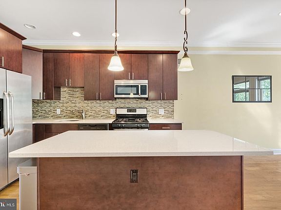 3rd image of 725 N 20th St #B