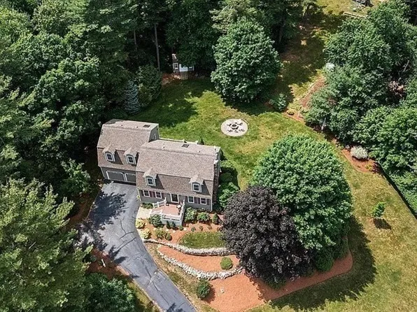 4 Whites Pond Dr, Norfolk, MA 02056