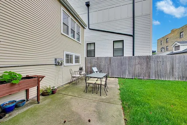 4219 N Albany Ave #2 — Photo 32