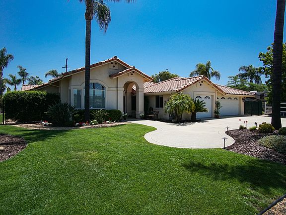 2nd image of 3762 Paseo De Olivos