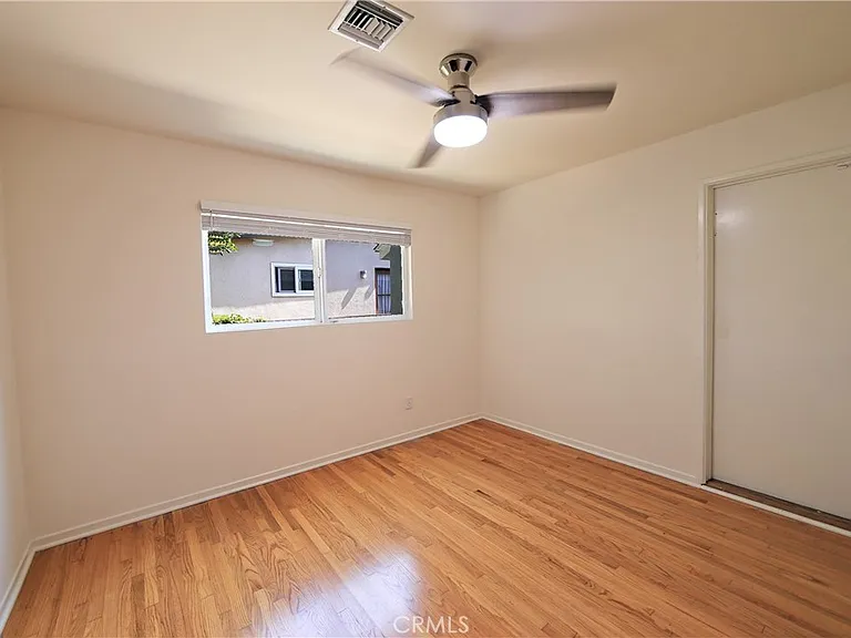 17135 Tiara St — Photo 7