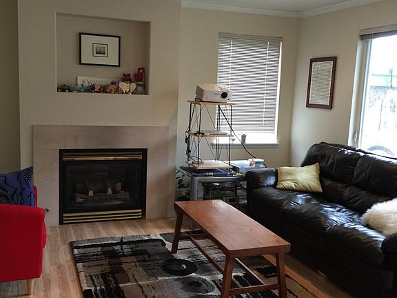 Living room with Fireplace