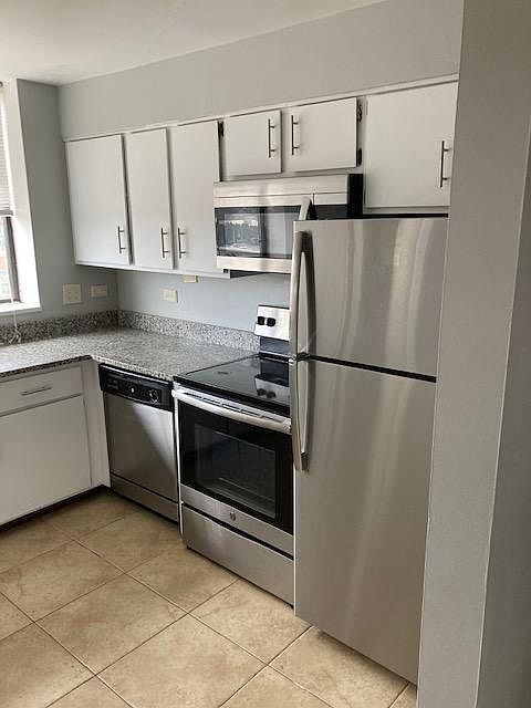 1st image of 880 Lee St