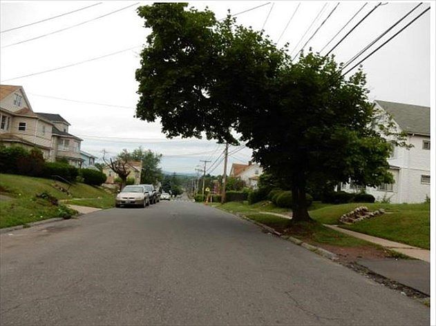 2nd image of 215 Holcomb St