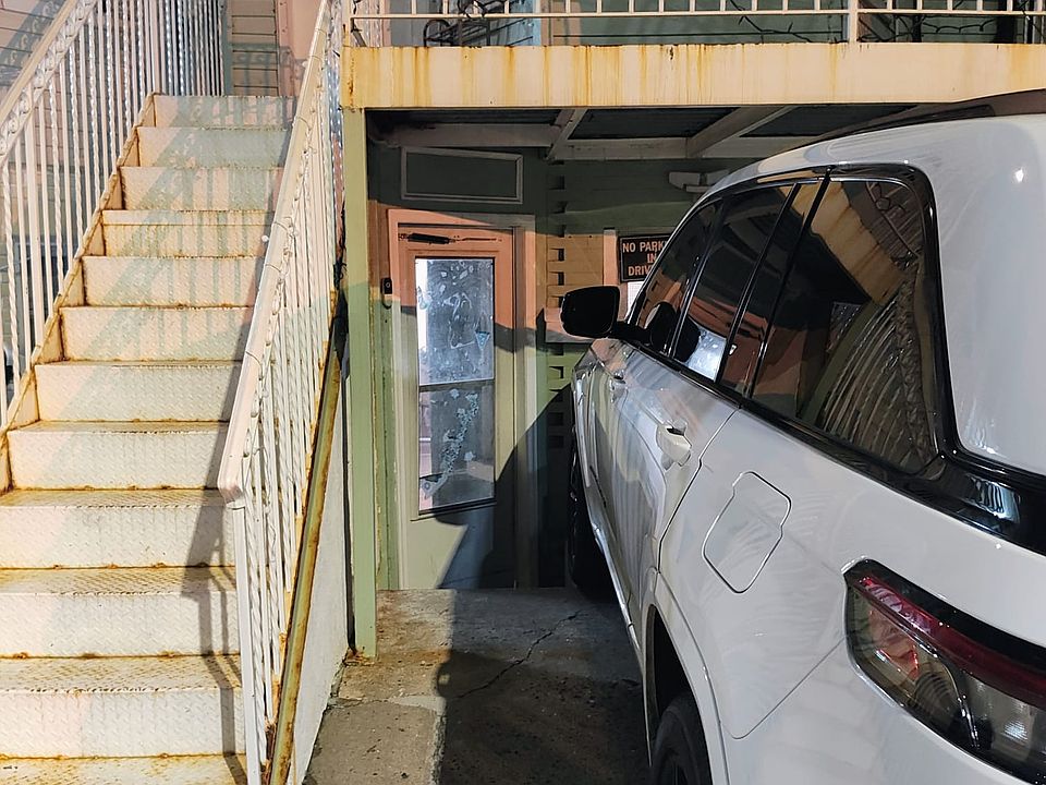Entrance from the 12th Street to First Floor Unit
