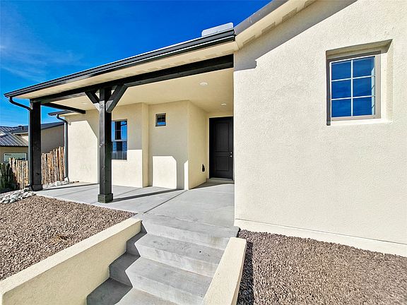 3rd image of 19 Flower Garland Rd