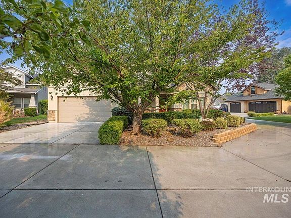 3rd image of 1625 Brookfield Ct