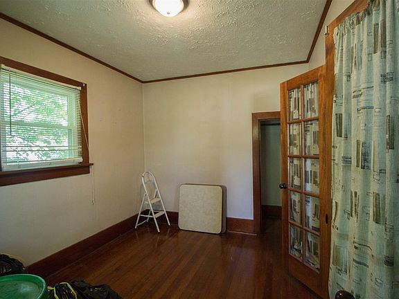 4th image of 1615 E Ave