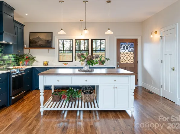 3 Darlington Ln, Black Mountain, NC 28711