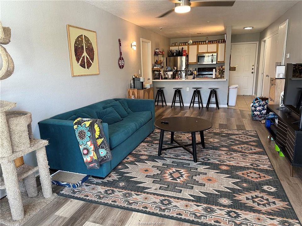 1st image of 527 Southwest Pkwy APT 304
