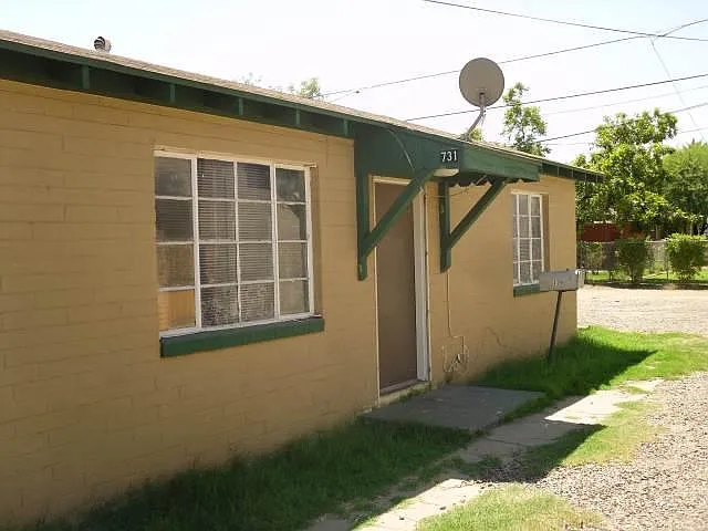 731 W University Dr — Photo 1