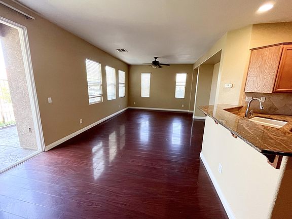 4th image of 425 S Meadowbrook Dr S #114