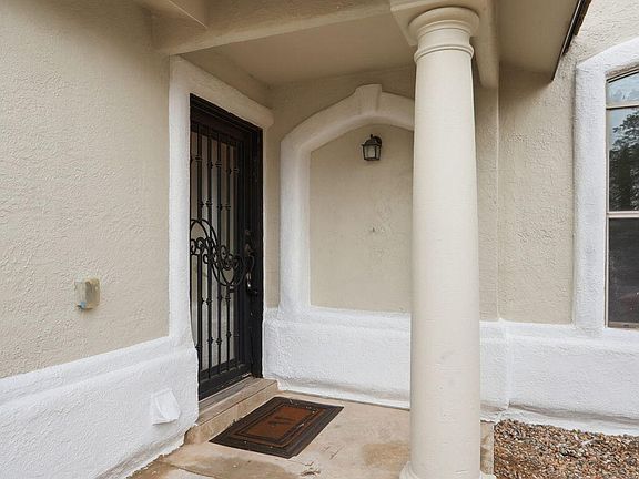 4th image of 3164 Hidden Valley Dr