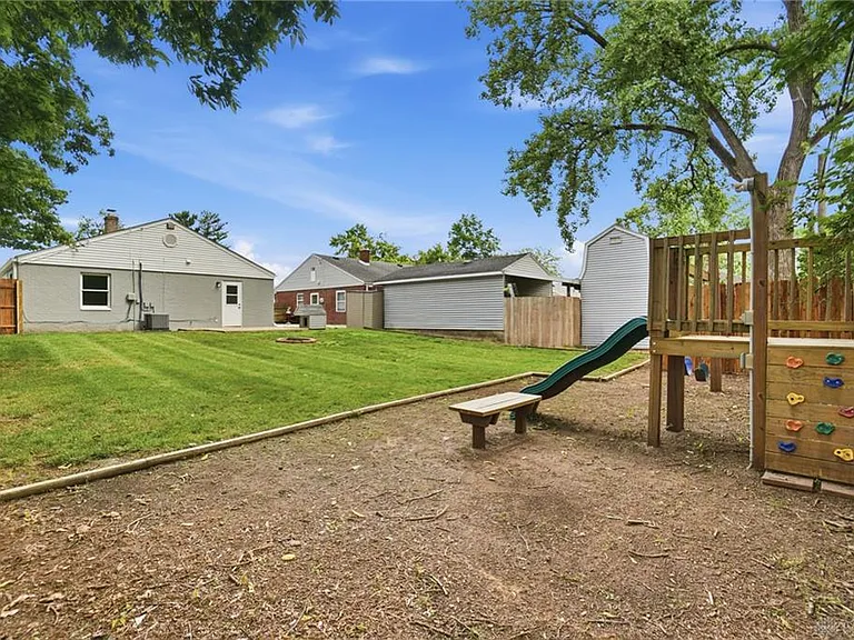 3924 Fulton Ave — Photo 25