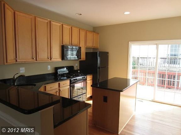 3rd image of 43721 Clear Lake Sq #10