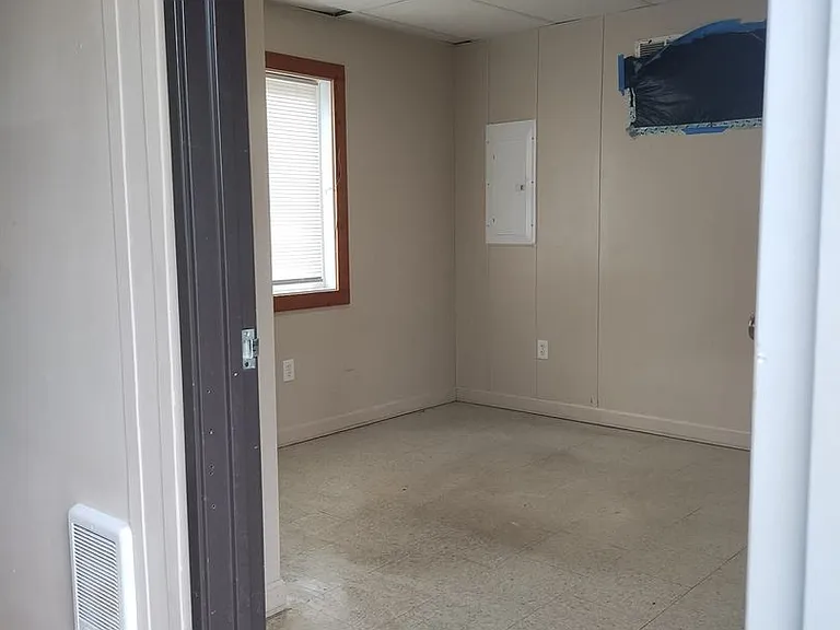 317 E Smith St — Photo 19