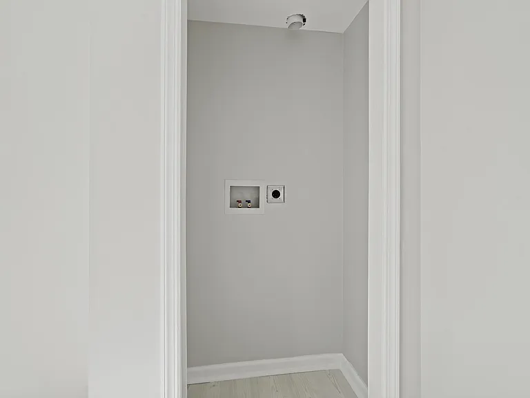 173-175 Lembeck Ave #2 — Photo 4