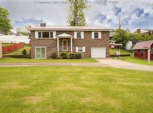 918 Reunion Rd, Elkview, WV 25071