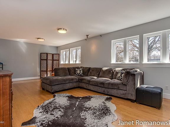 5th image of 2205 Heather St SE
