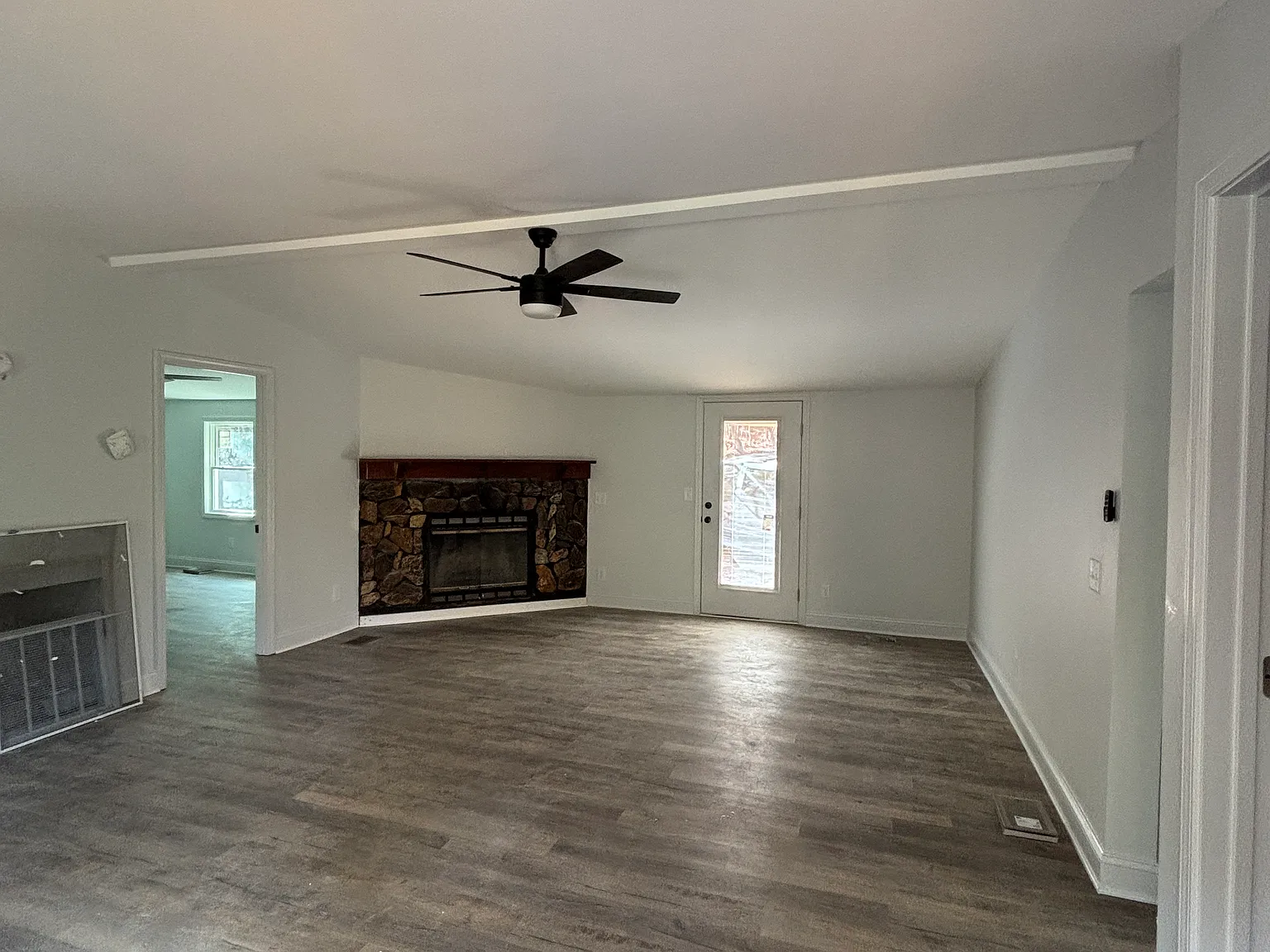 3 bed, 1560 sqft, $1,650 — Photo 2