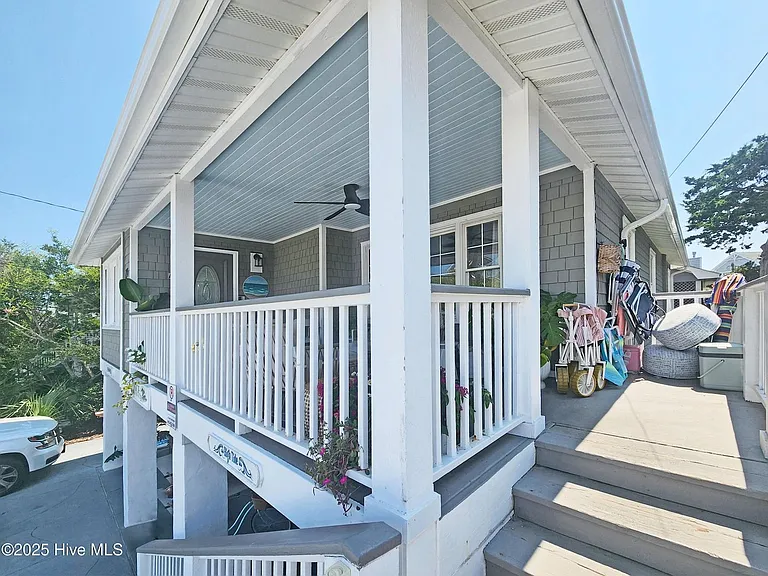 21 W Henderson St — Photo 9