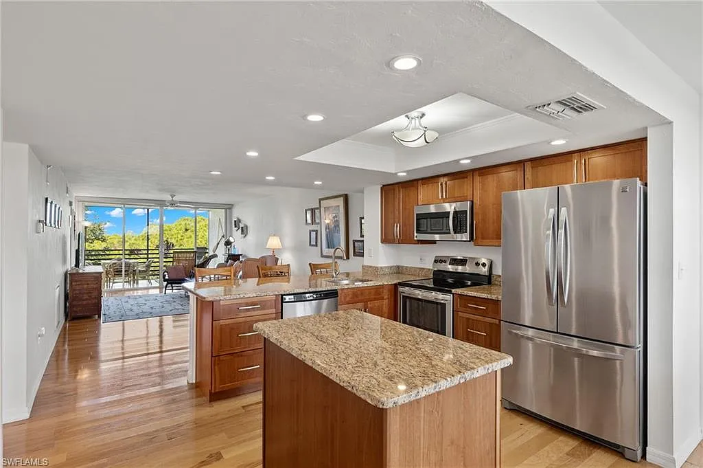 2 bed, 2.0 bath, 1267 sqft, $4,000 — Photo 1