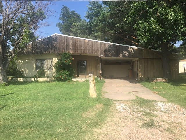 710 Morris Ave  Larned KS 