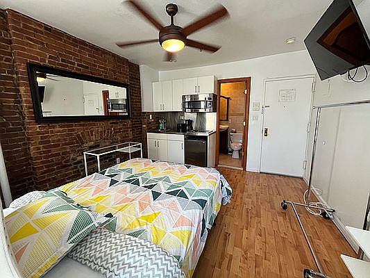 3rd image of 143 E 30th St #510