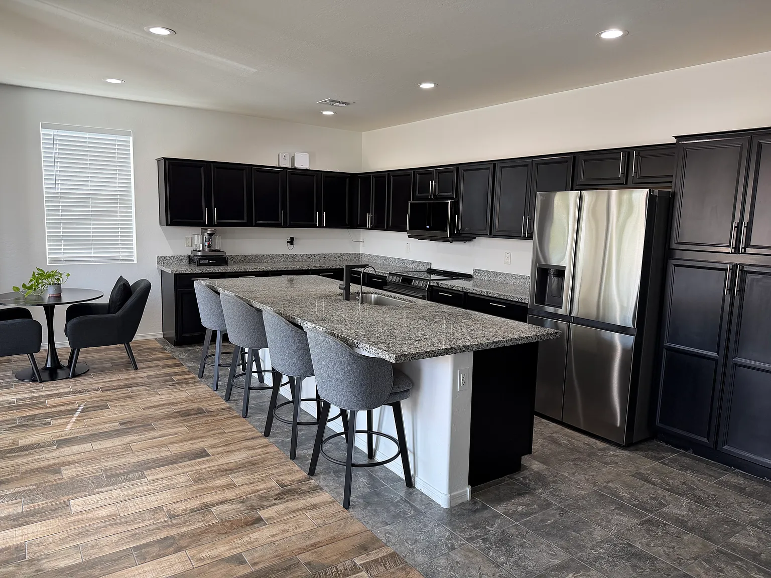 3 bed, 2032 sqft, $2,400 — Photo 3