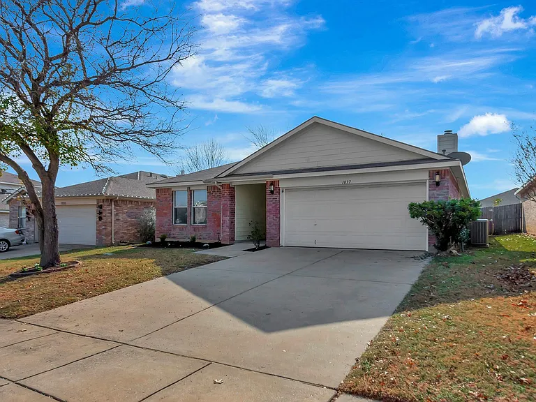 1037 Triple Crown Dr — Photo 2