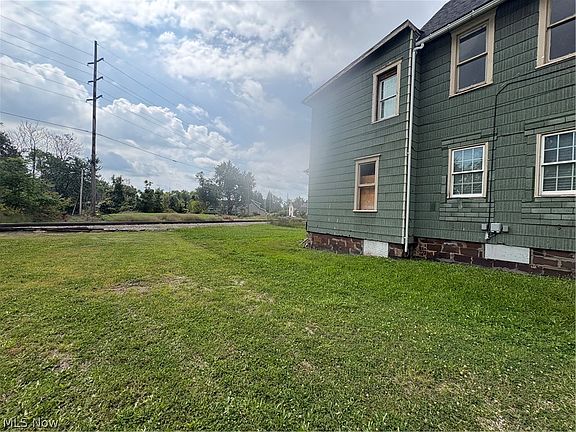 5th image of 1210 Lawrence Rd NE