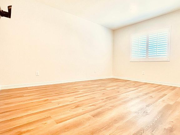 4th image of 8814 E Fairview Ave