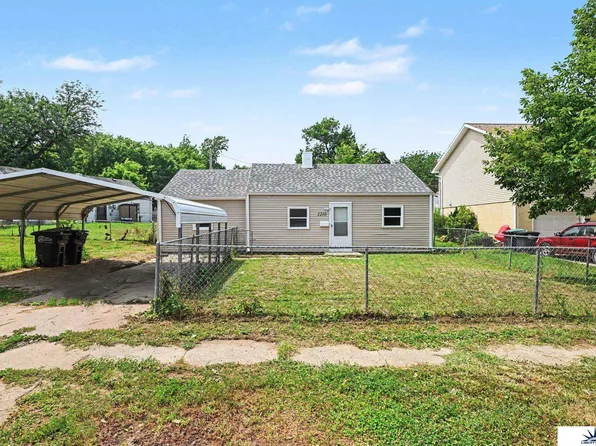 2210 John A Creighton Blvd, Omaha, NE 68111