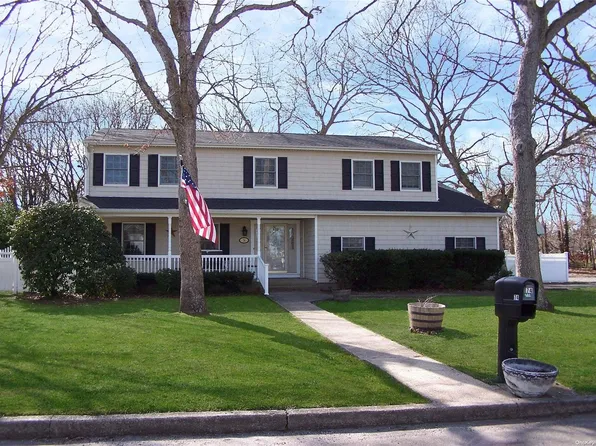 74 Lorraine Court, Holbrook, NY 11741