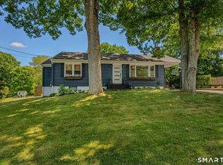 9 Hilltop Terrace, Waterford, CT 06385