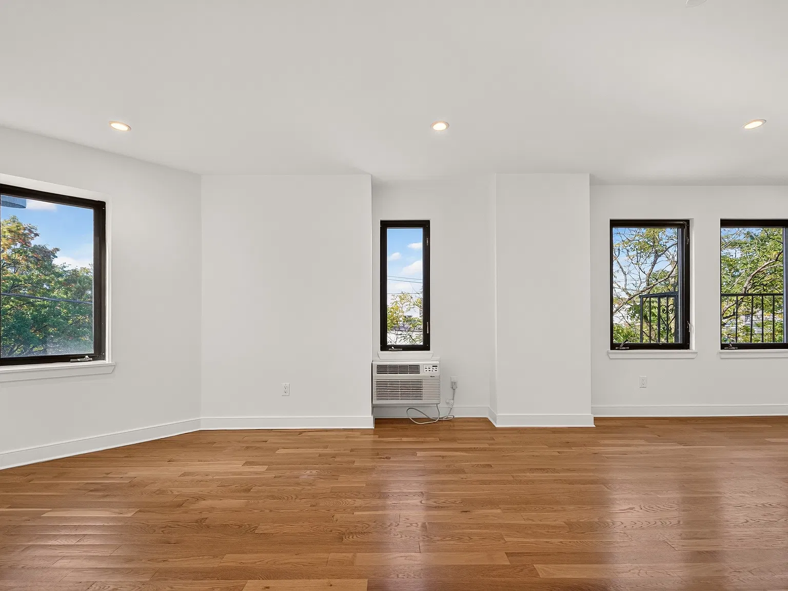 1 bed, $3,350 — Photo 4