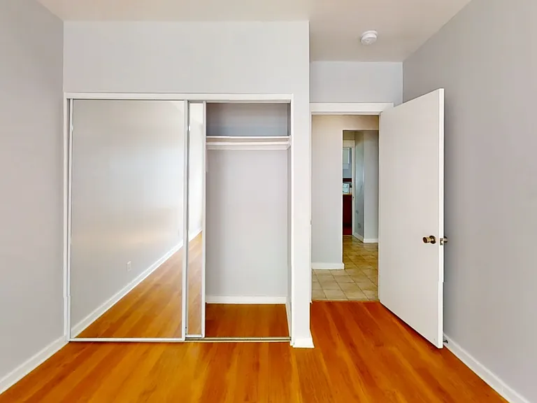 325 N Harwood St — Photo 10