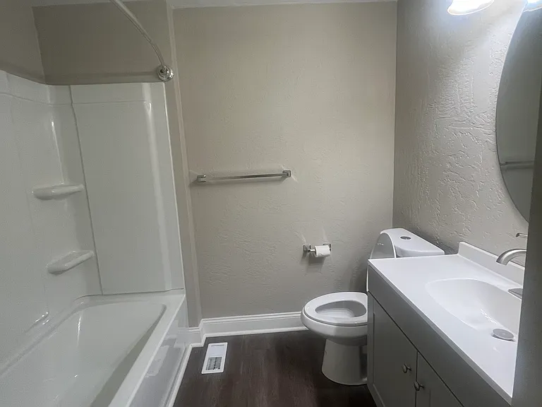 127 Old Meadow Rd — Photo 9