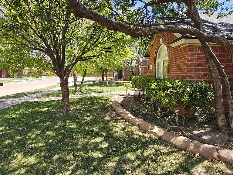 10306 York Ave — Photo 6