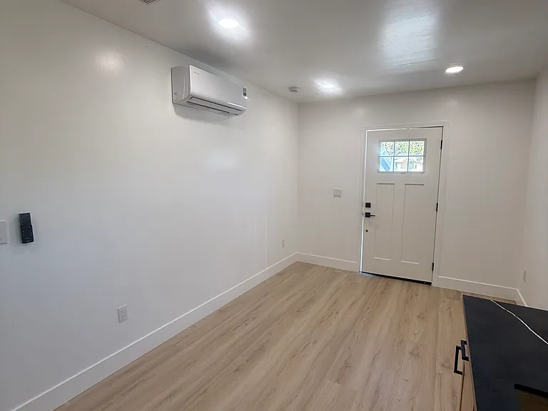 1317 N Chester Ave #3 — Photo 3