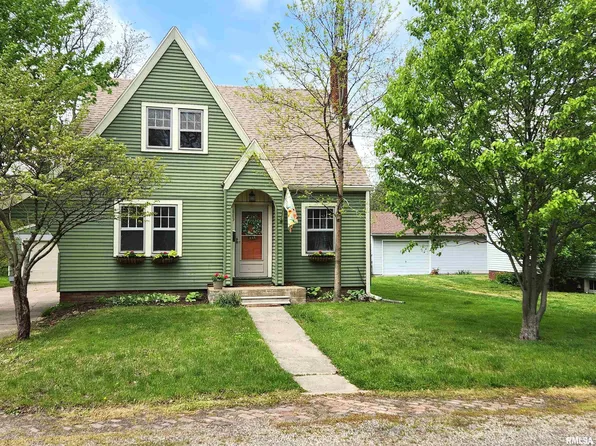 419 N 10th St, Petersburg, IL 62675