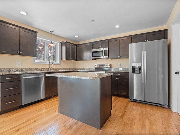 5th image of 11 Rockingham Rd Unit H