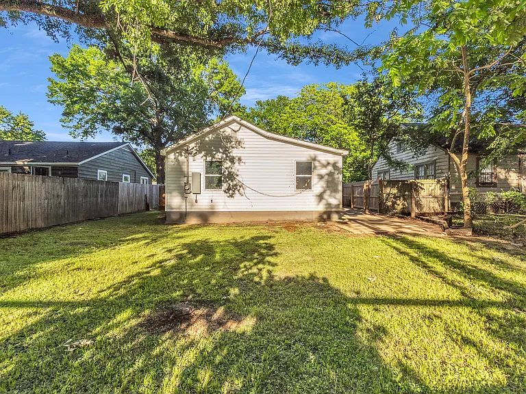 1577 S Highland St — Photo 17