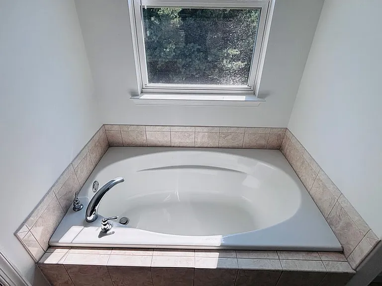 1011 King Way — Photo 11