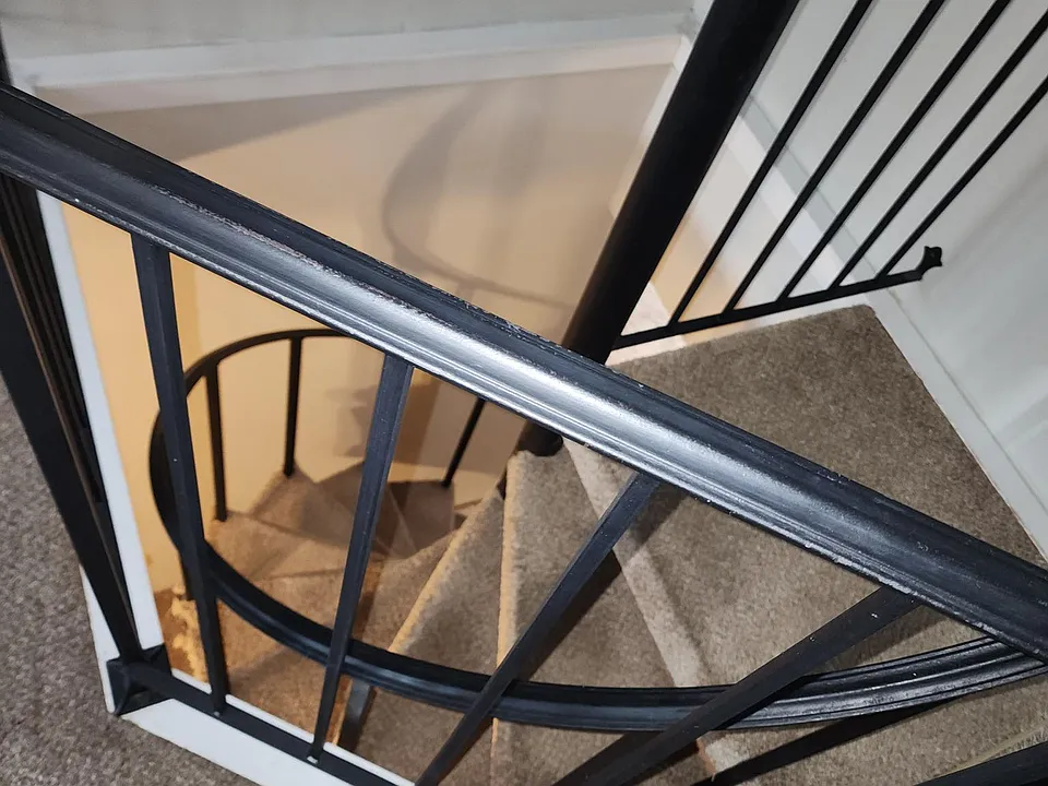 Spiral staircase to lower level