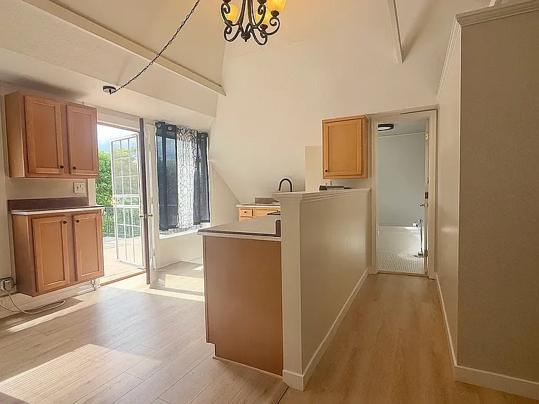 1345 N Franklin St — Photo 3